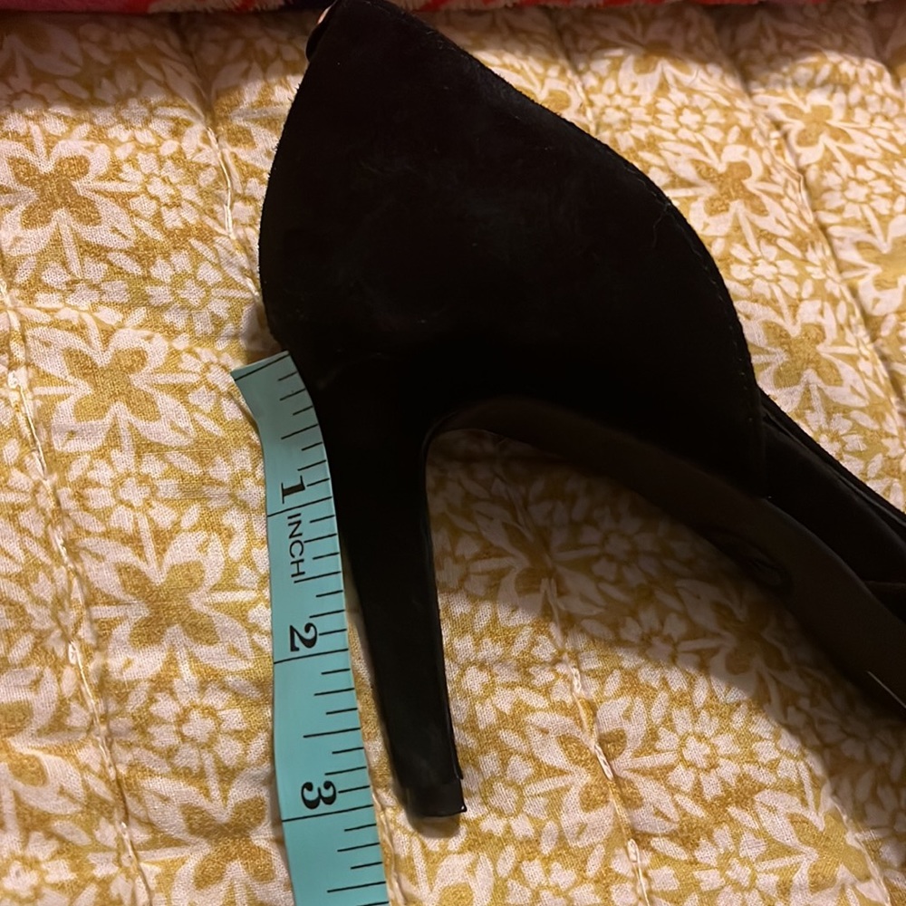 Michael Kors size 7.5/EUR 37.5 black leather/suede pumps - Picture 8 of 8
